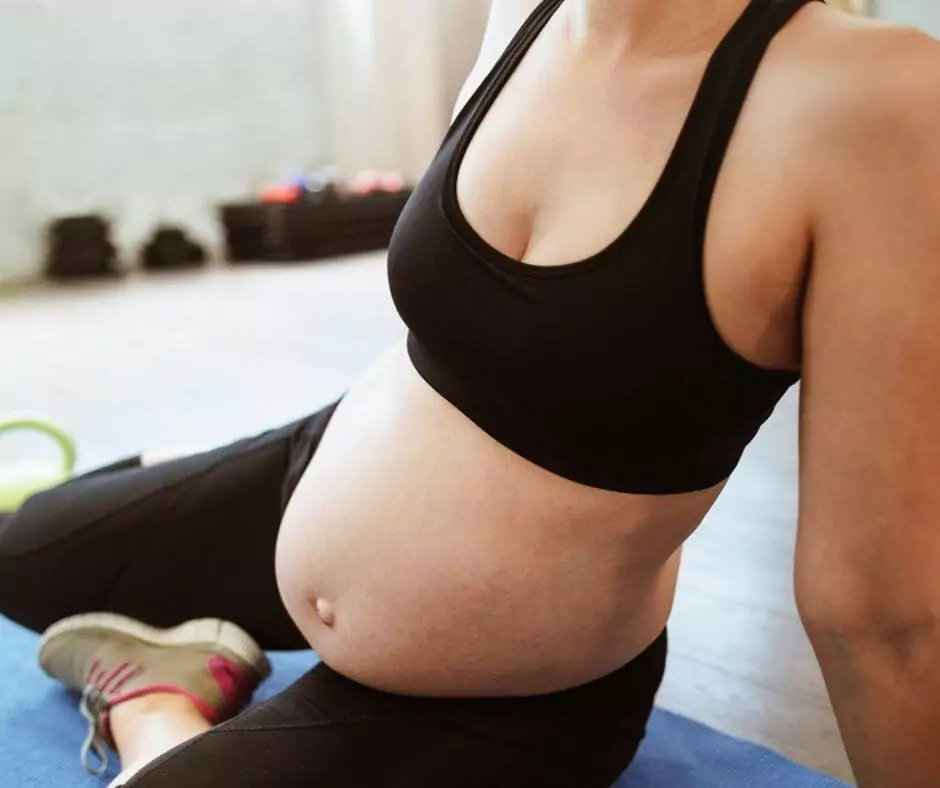 Bezpieczne ćwiczenia w ciąży - blog helloskarbie.pl