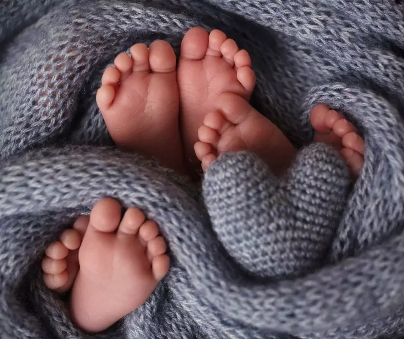 Jak często rodzą się bliźniaki? Statystyki, reguła Hellina. - blog helloskarbie.pl