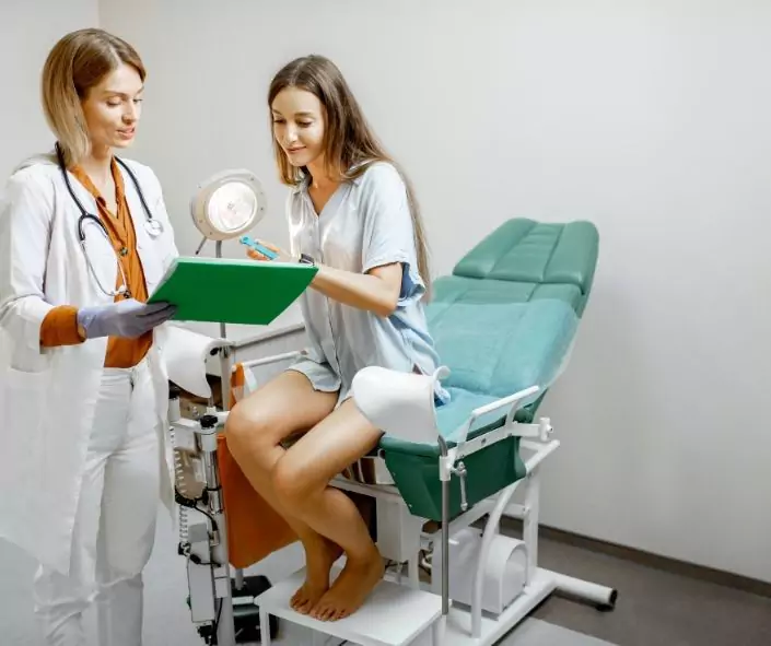 Konsultacje lekarskie w pierwszym miesiącu ciąży - blog helloskarbie.pl