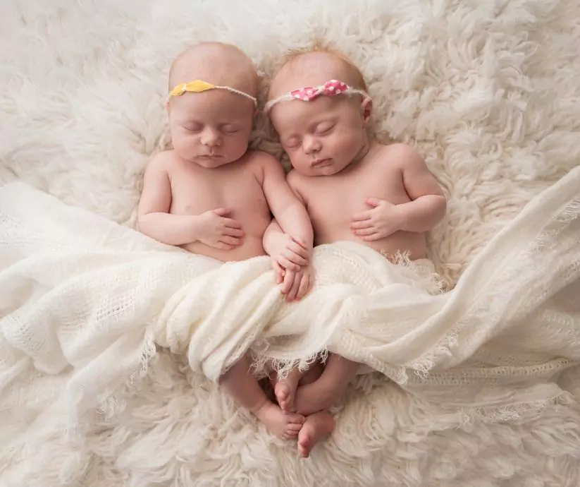 Kto ma szansę na bliźniaki? Dwa typy bliźniąt - helloskarbie.pl