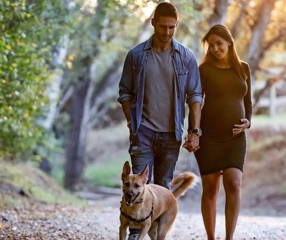 Spacery w ciąży - sposób ulgę dla kręgosłupa - blog helloskarbie.pl